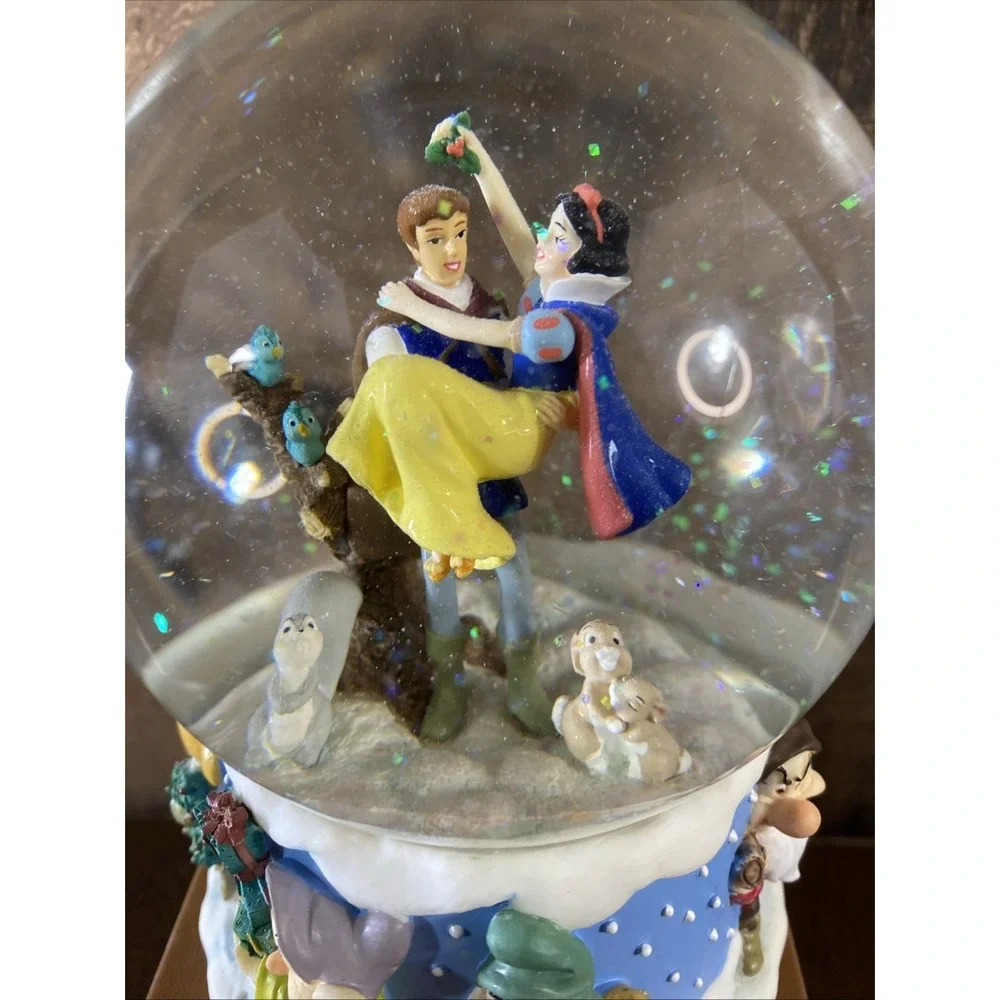 DISNEY PRINCESS SNOW WHITE MUSICAL Globe 